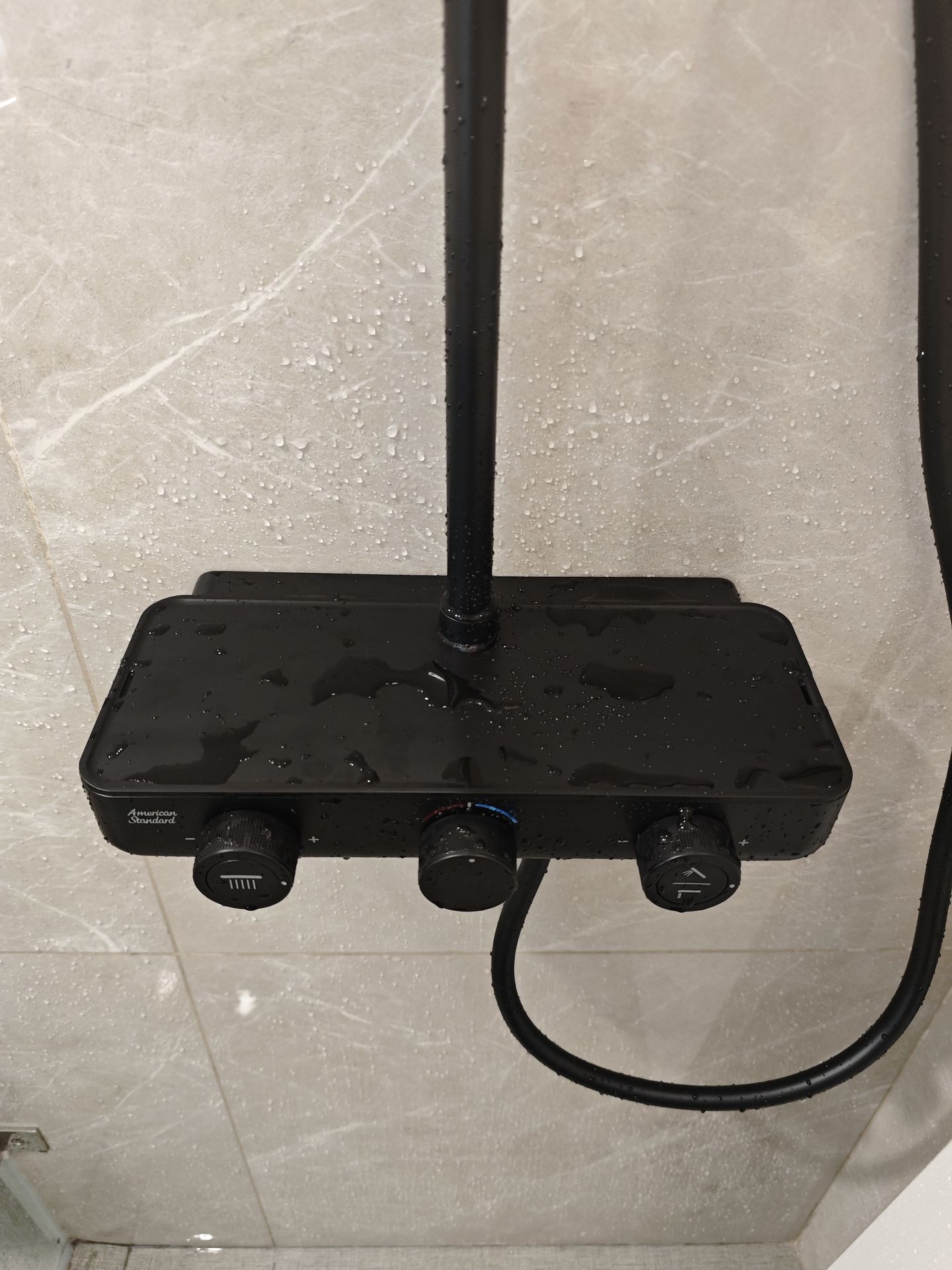 Đánh giá sản phẩm Sen tắm cây đứng cảm biến nhiệt American Standard EasySET WF-4956 (WF4956)