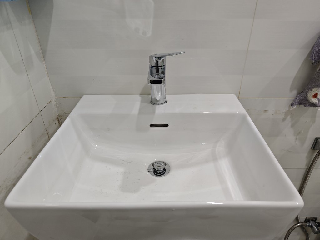 Đánh giá sản phẩm Chậu lavabo treo tường TOTO LHT328C chân lửng