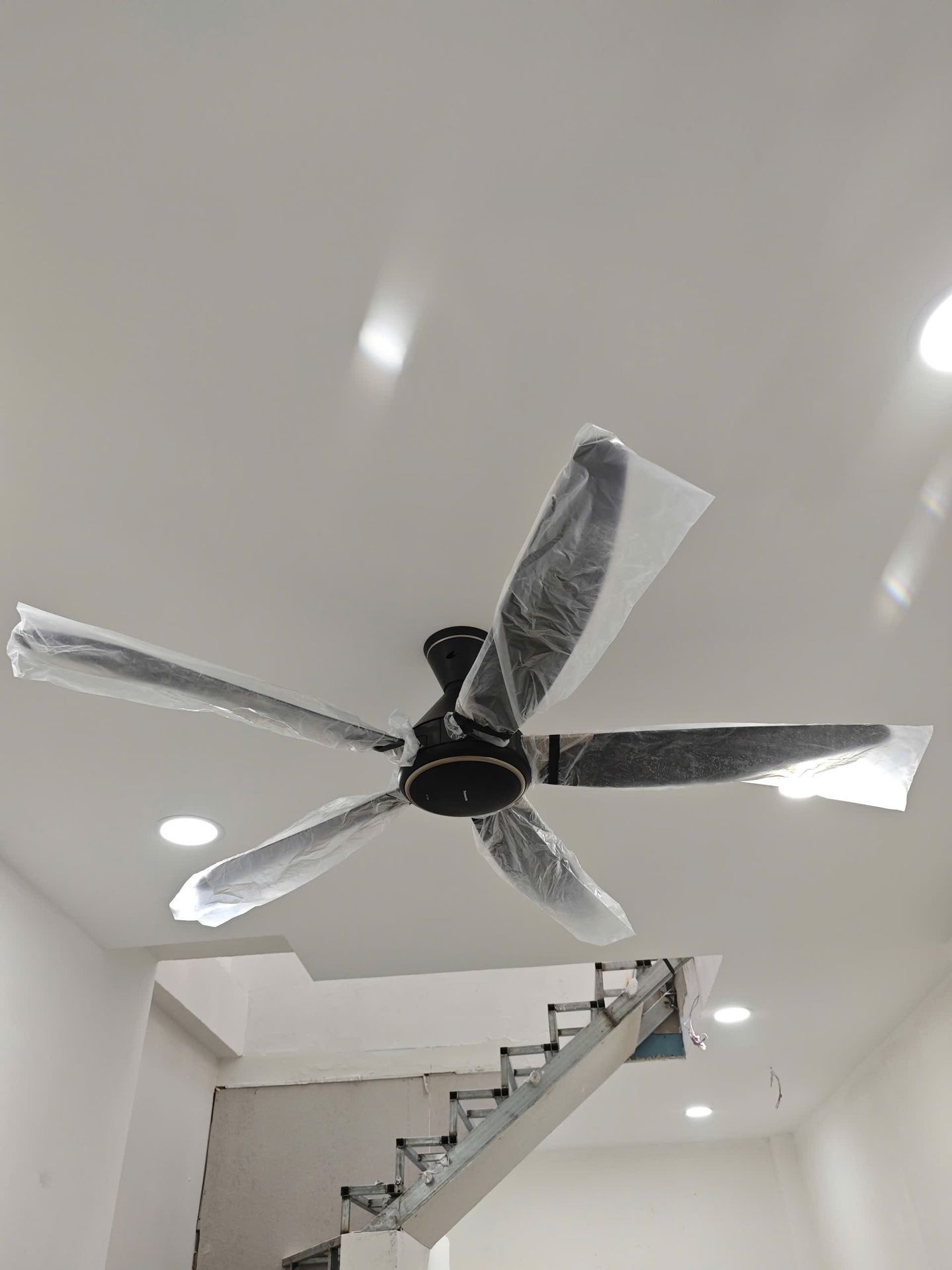 Đánh giá sản phẩm Quạt trần 5 cánh điều khiển từ xa Panasonic F-60GDS