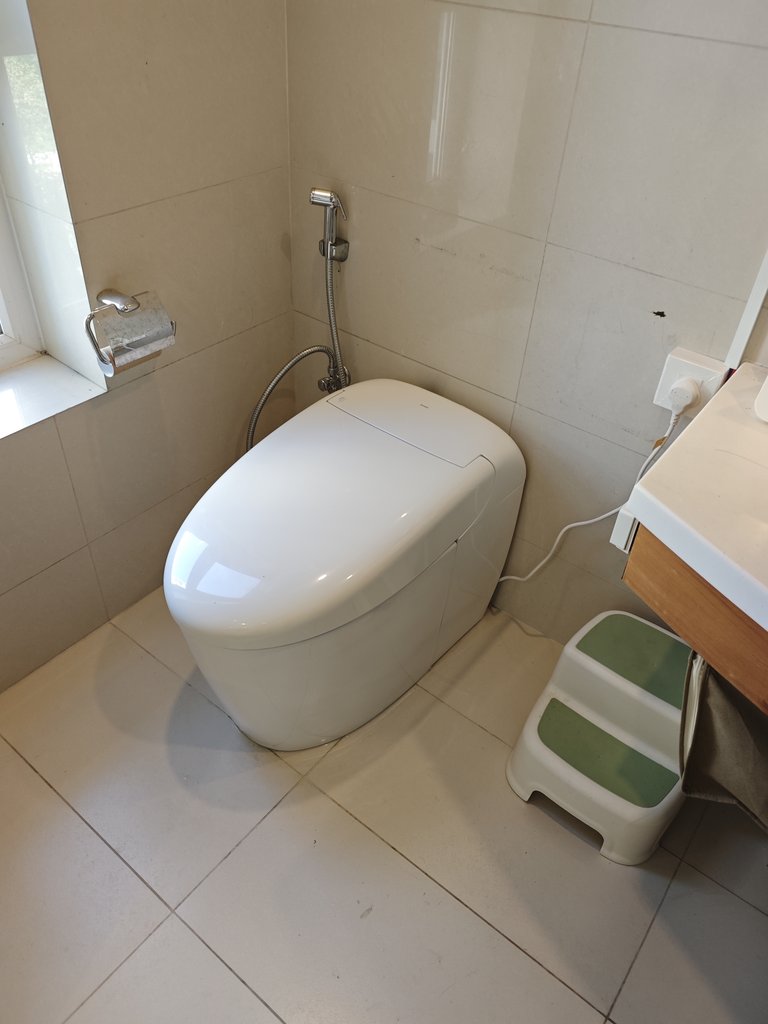 Đánh giá sản phẩm Bồn cầu thông minh Neorest RS TOTO CS921VT TCF83410GAA T53P100VR