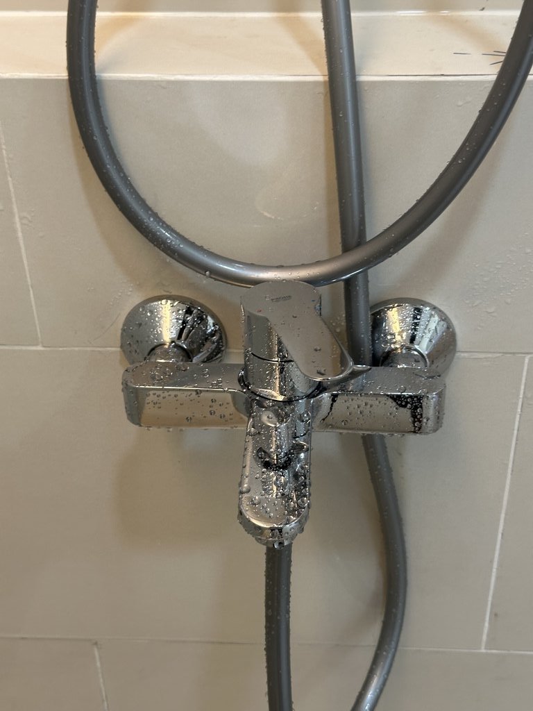 Đánh giá sản phẩm Thân sen cây tắm đứng Tempesta System 200 GROHE 27389003