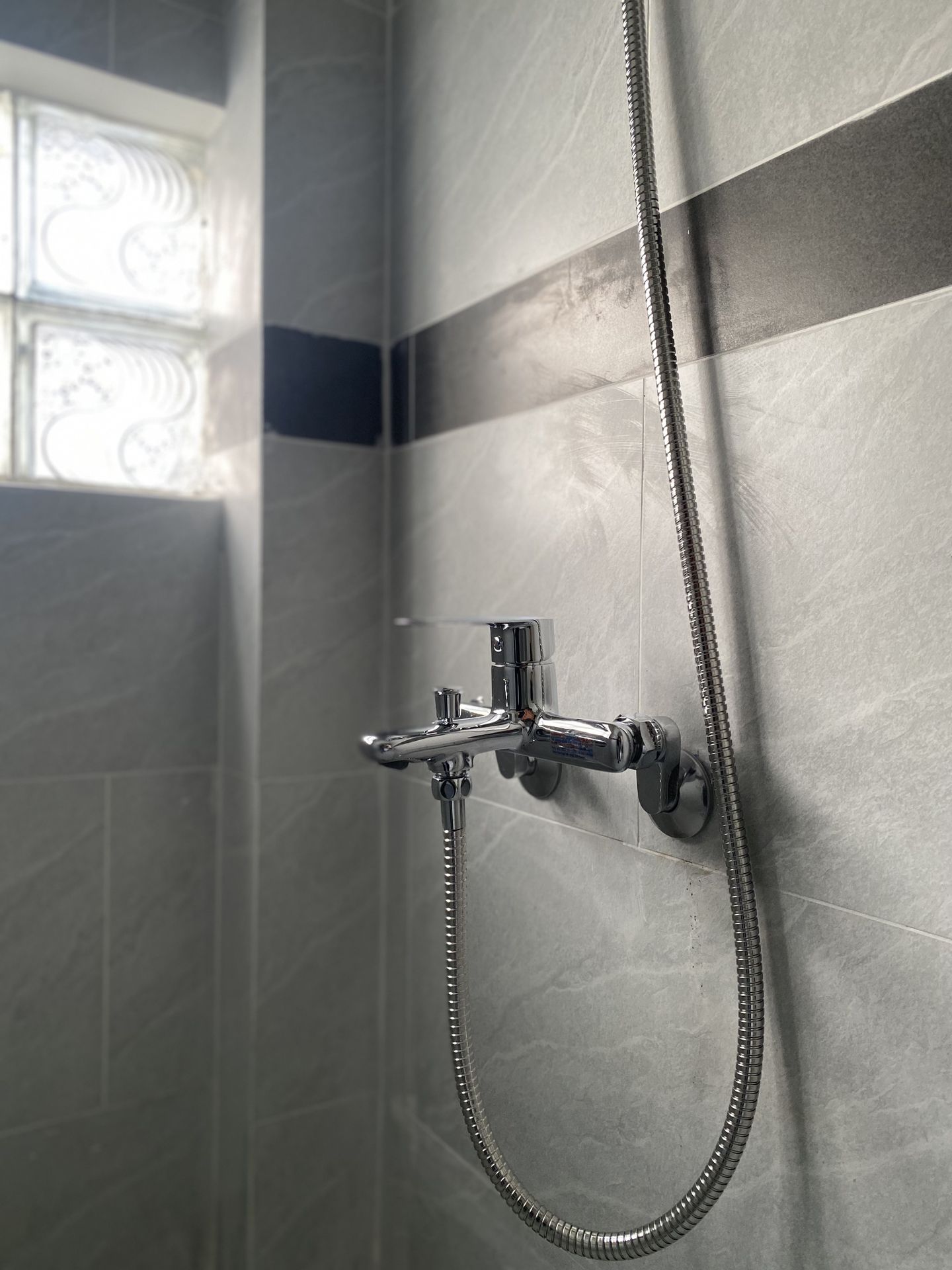 Đánh giá sản phẩm Bộ vòi sen tắm nóng lạnh Caesar S383C (Tay sen tắm xi)