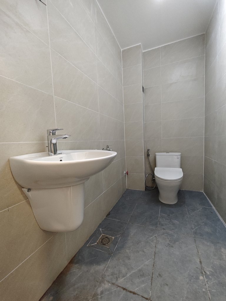 Đánh giá sản phẩm Chậu lavabo treo tường TOTO LHT300CR chân lửng