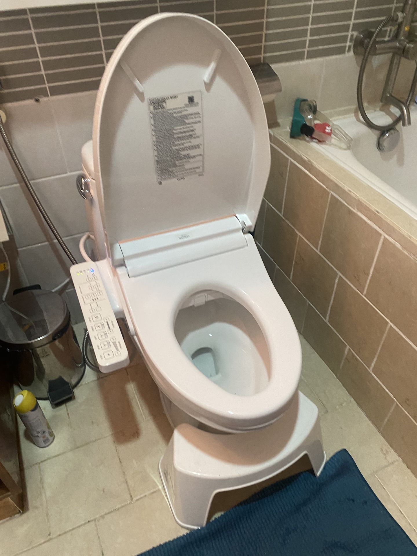 Đánh giá sản phẩm Nắp bồn cầu thông minh Washlet C2 TOTO TCF23410AAA (W16)