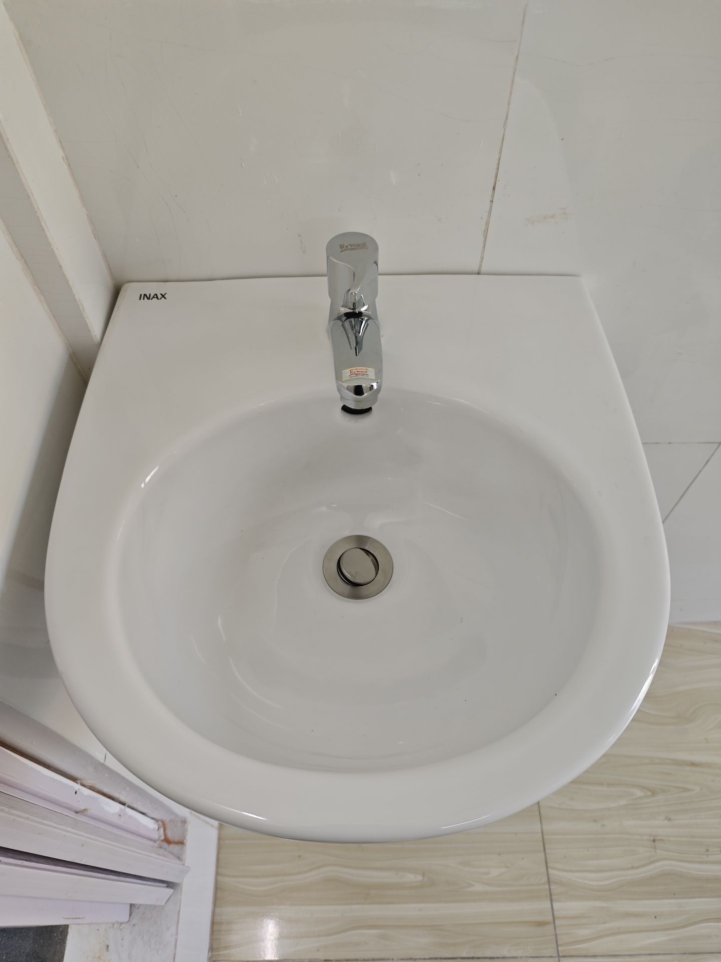 Đánh giá sản phẩm Chậu rửa lavabo treo tường INAX L-282V (L282V) (L-282VFC)