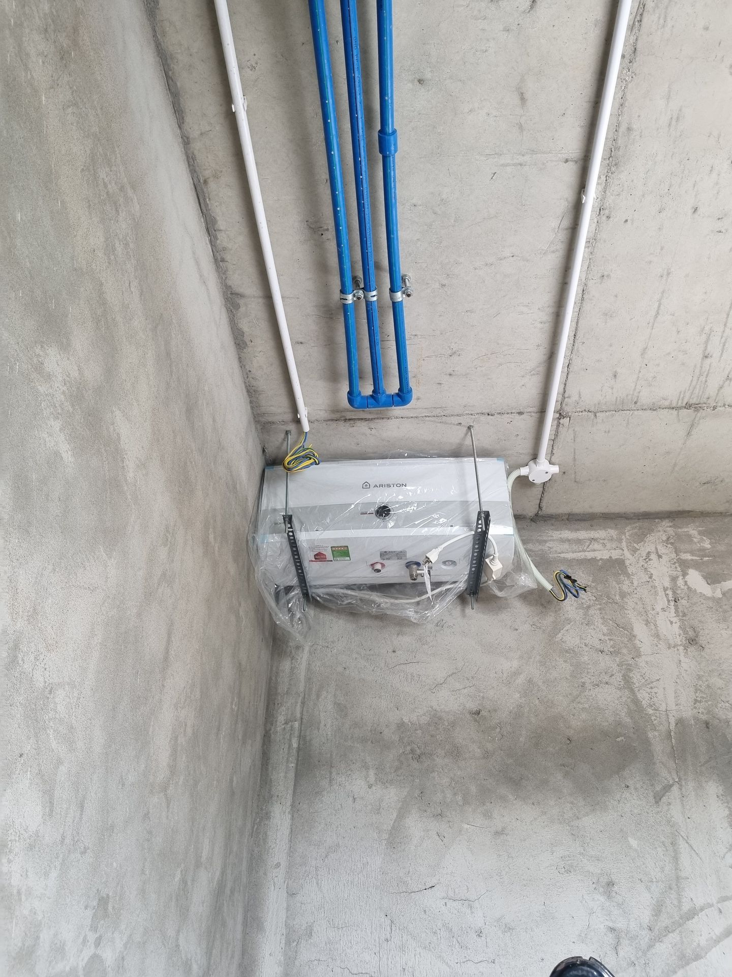 Đánh giá sản phẩm Máy nước nóng gián tiếp Slim3 R Ariston