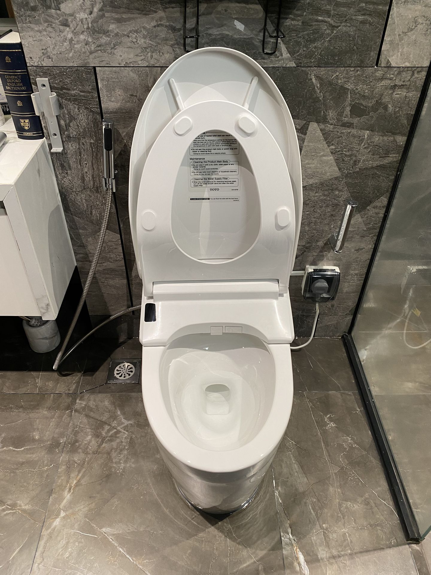 Đánh giá sản phẩm Bồn cầu thông minh Neorest DH TOTO CS988VT TCF9575Z T53P100VR