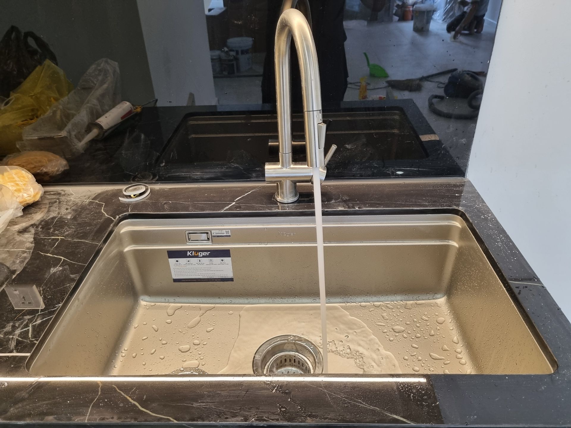 Đánh giá sản phẩm Vòi chậu bếp nóng lạnh dây rút RENE KLUGER KLF0008S (KLF0008B)