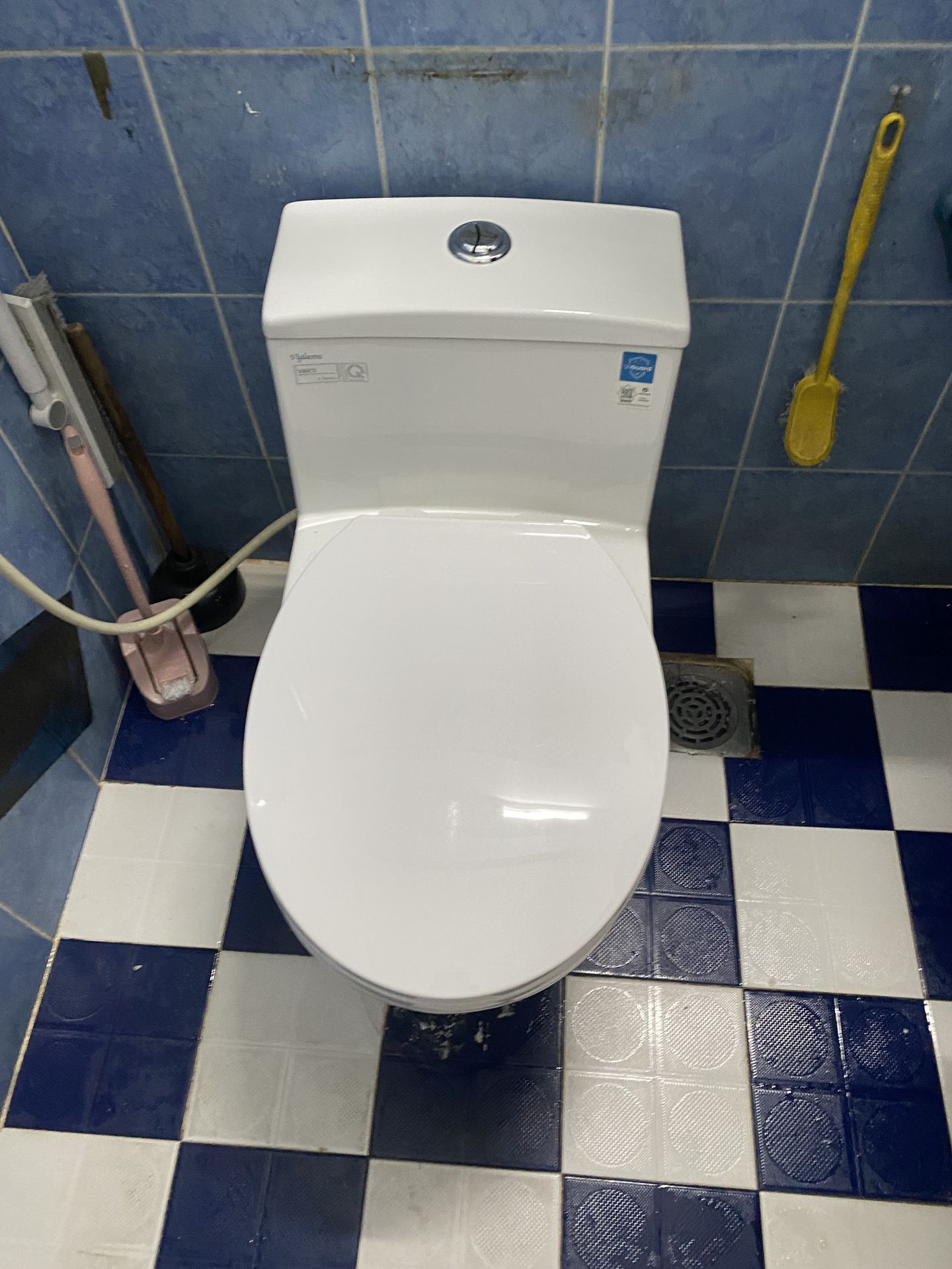 Đánh giá sản phẩm Bồn cầu 1 khối nắp êm Viglacera V823 (+ vòi xịt VG826)