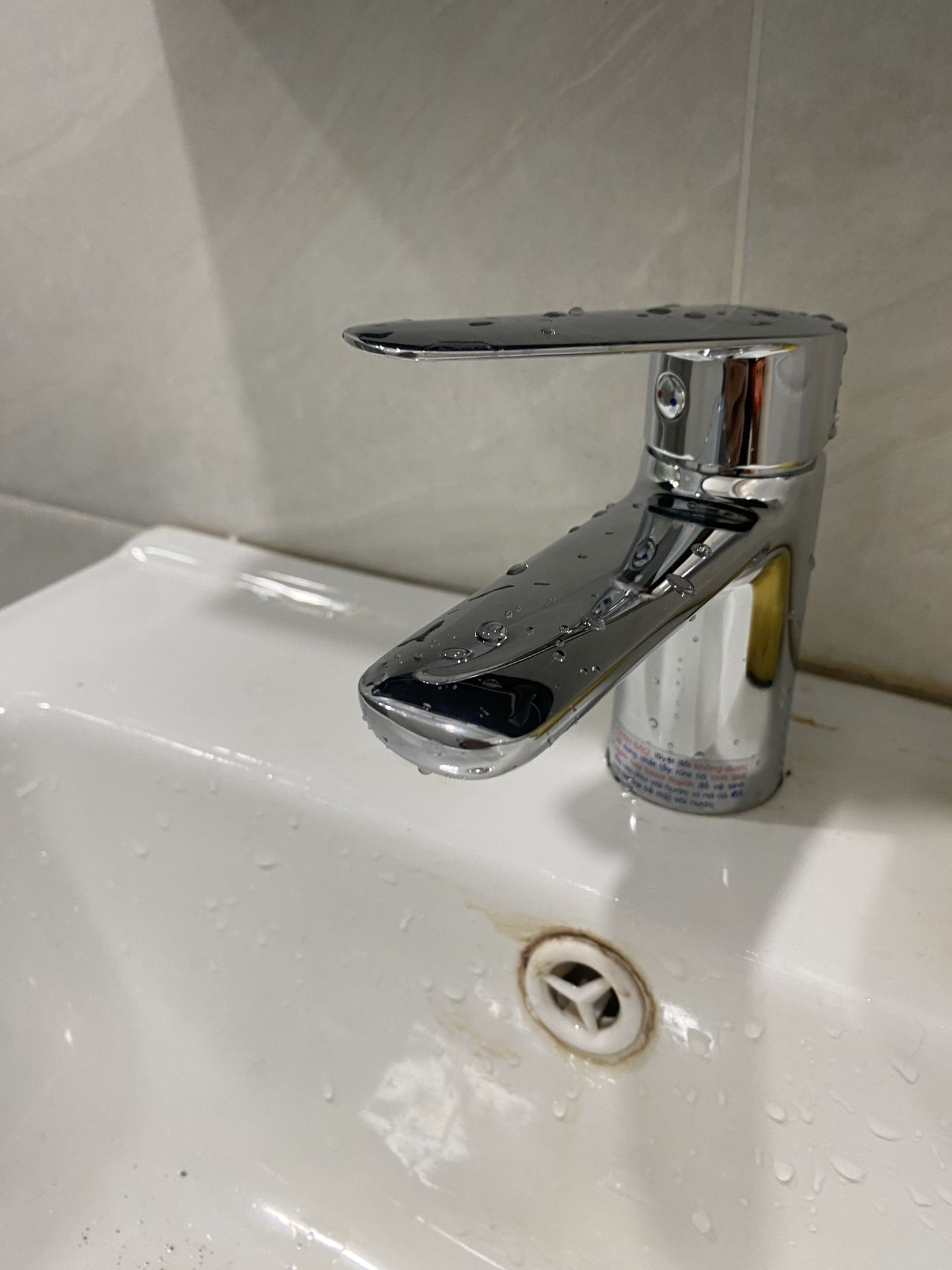 Đánh giá sản phẩm Vòi chậu lavabo nóng lạnh Caesar B380CU