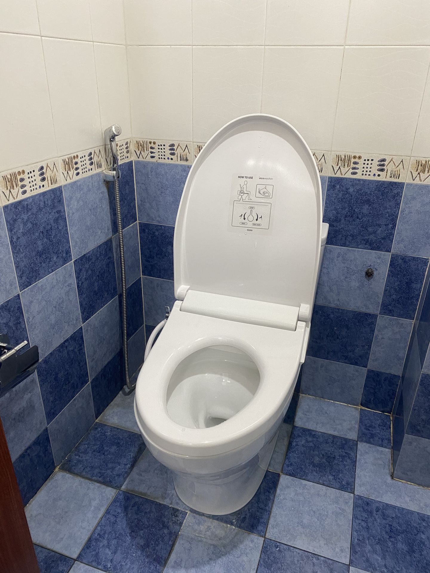 Đánh giá sản phẩm Bồn cầu 1 khối TOTO MS857DE4 nắp rửa cơ TCW1211A