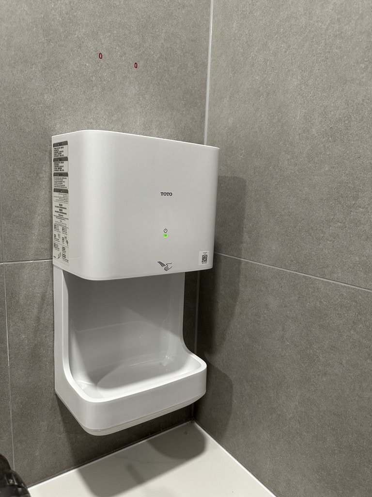 Đánh giá sản phẩm Máy sấy tay TOTO TYC322W có khay hứng nước