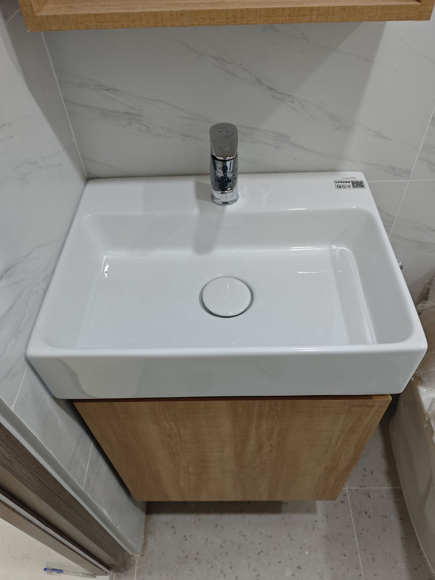 Đánh giá sản phẩm Bộ tủ chậu cabinet treo vân gỗ Caesar LF5259+EH05259AW7V