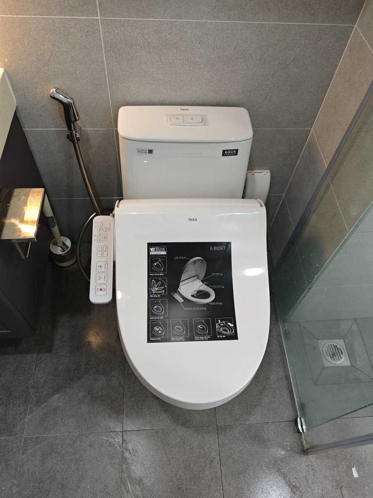 Đánh giá sản phẩm Bồn cầu 1 khối nắp điện tử INAX AC-902 + CW-H18VN