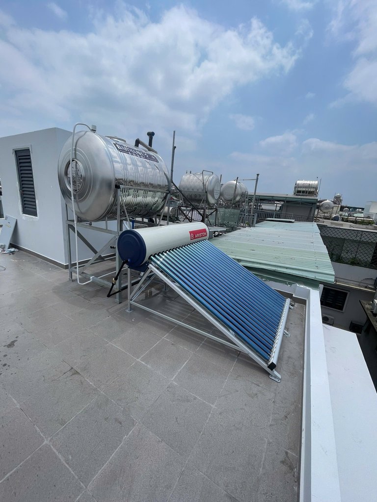 Đánh giá sản phẩm Máy nước nóng năng lượng mặt trời dạng ống Ariston ECO TUBE