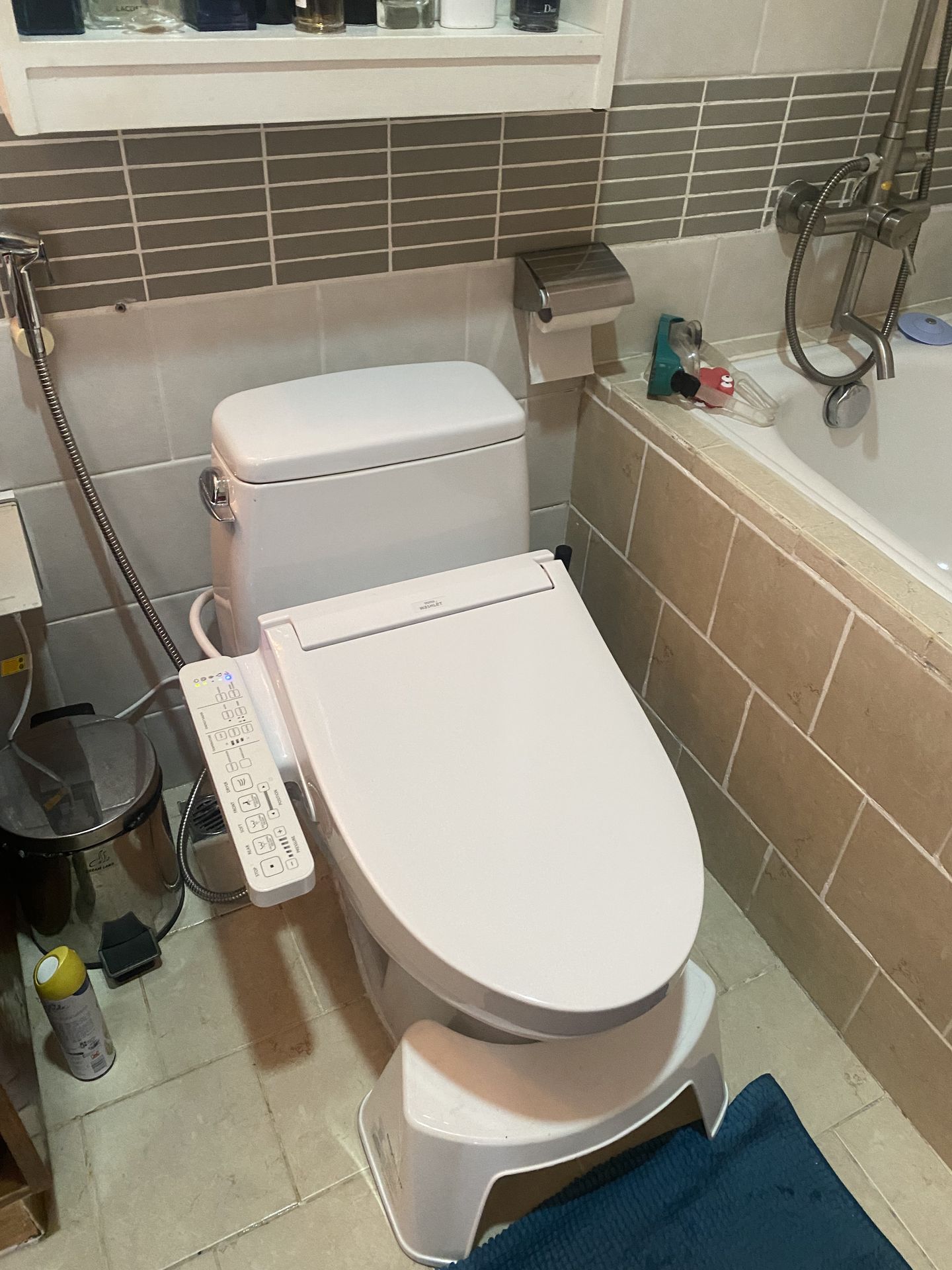 Đánh giá sản phẩm Nắp bồn cầu thông minh Washlet C2 TOTO TCF23410AAA (W16)