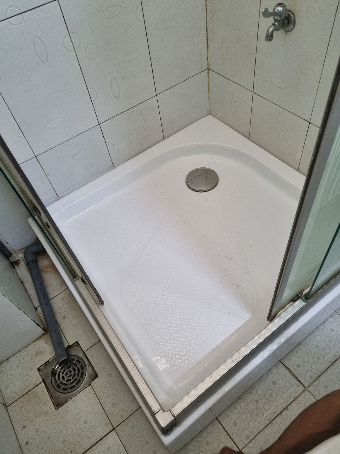 Đánh giá sản phẩm Đế phòng tắm đứng vuông 900x900cm MANHATTAN P19