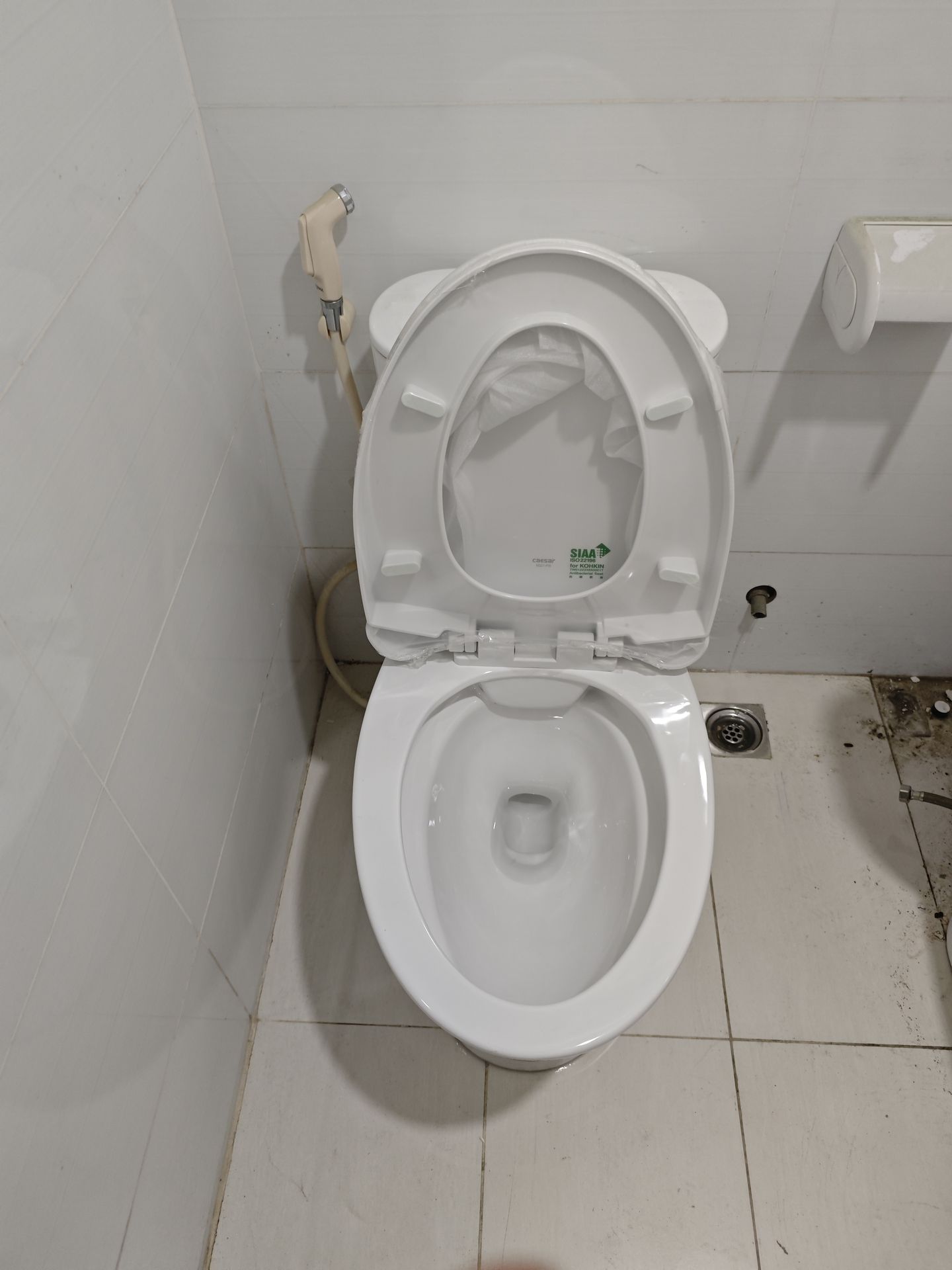 Đánh giá sản phẩm Bồn cầu 2 khối Caesar CD1320 nắp đóng êm