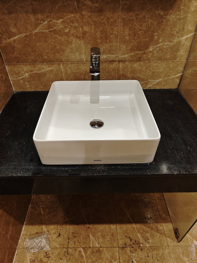 Đánh giá sản phẩm Chậu rửa lavabo đặt bàn TOTO LW574JWF