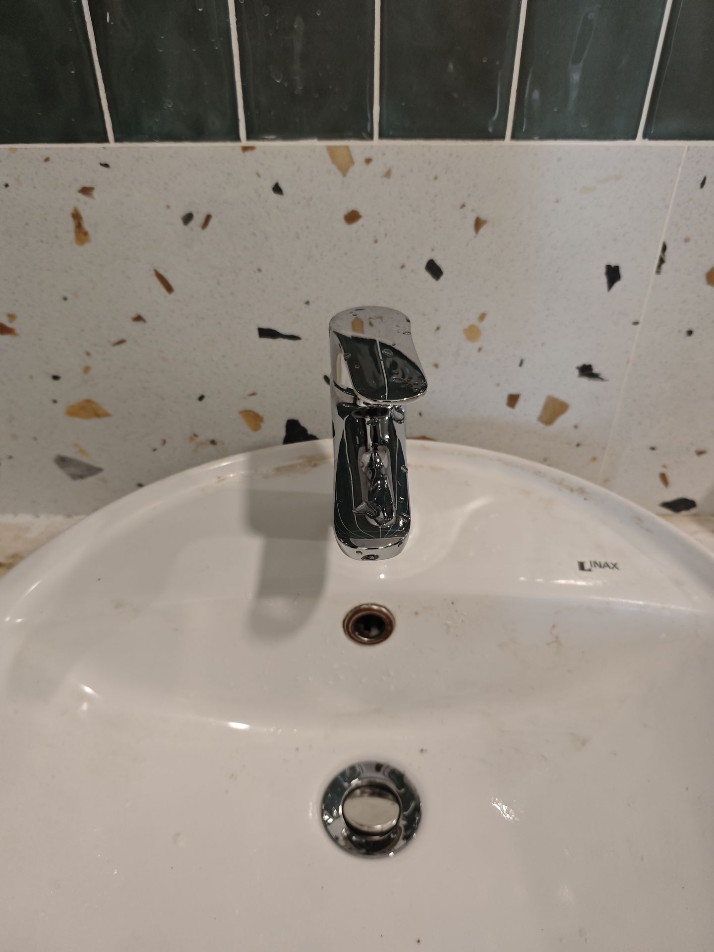 Đánh giá sản phẩm Vòi chậu lavabo lạnh INAX LFV-22S (LFV22S)