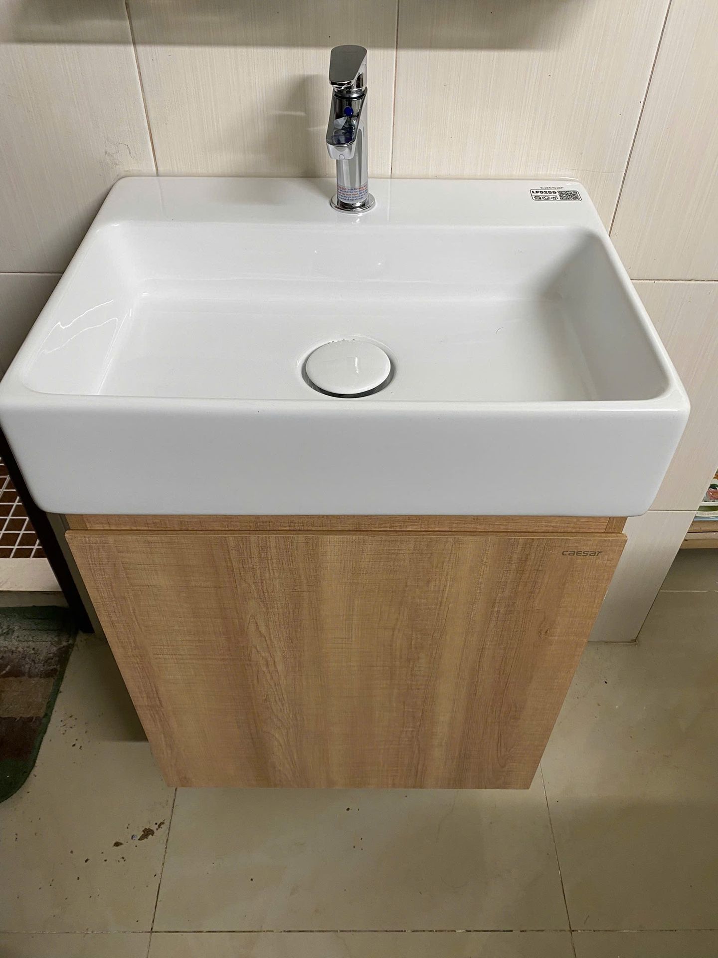 Đánh giá sản phẩm Bộ tủ chậu cabinet treo vân gỗ Caesar LF5259+EH05259AW7V