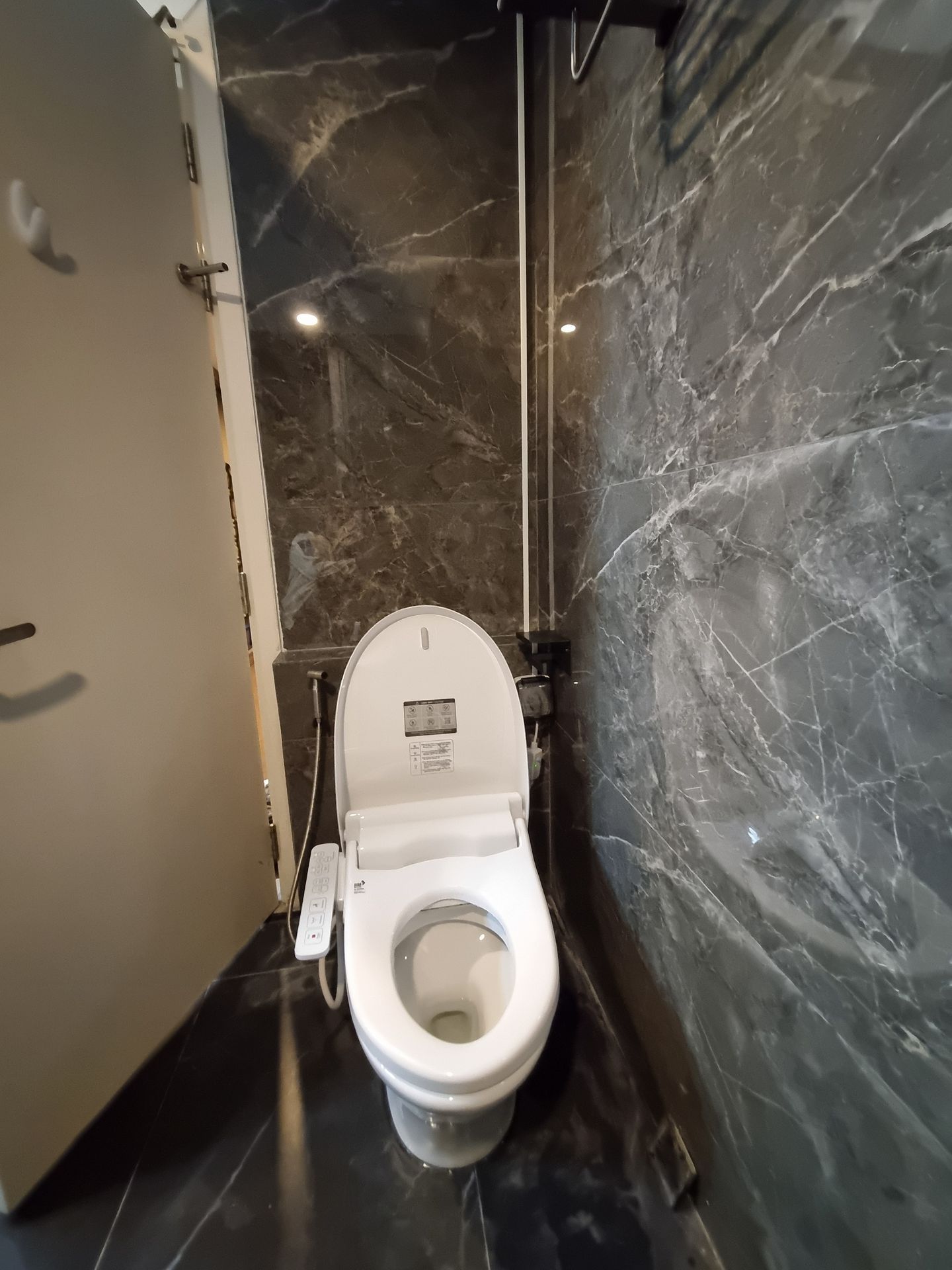 Đánh giá sản phẩm Bồn cầu 1 khối nắp điện tử INAX AC-959A + CW-H18VN