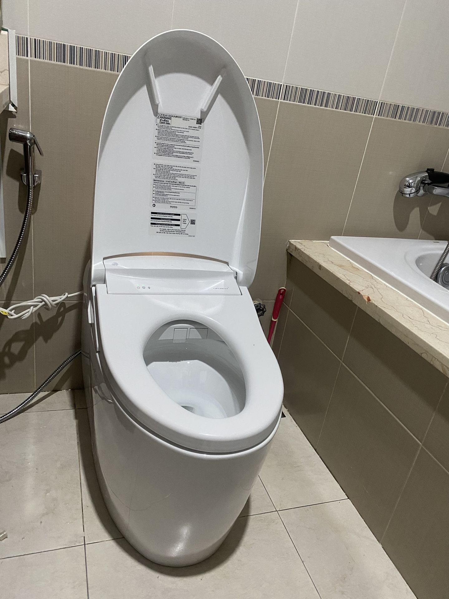 Đánh giá sản phẩm Bồn cầu thông minh Neorest RS TOTO CS921VT TCF83410GAA T53P100VR