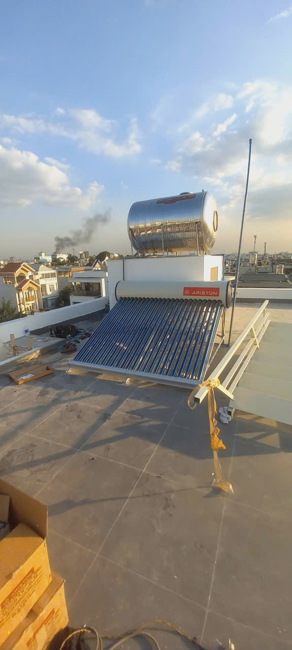 Đánh giá sản phẩm Máy nước nóng năng lượng mặt trời dạng ống Ariston ECO TUBE