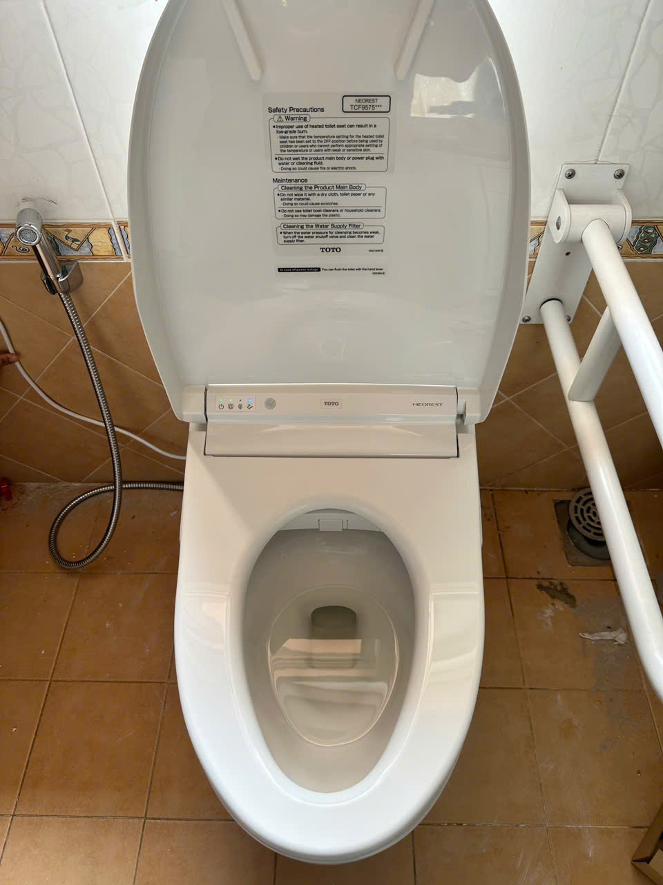 Đánh giá sản phẩm Bồn cầu thông minh Neorest DH TOTO CS988VT TCF9575Z T53P100VR