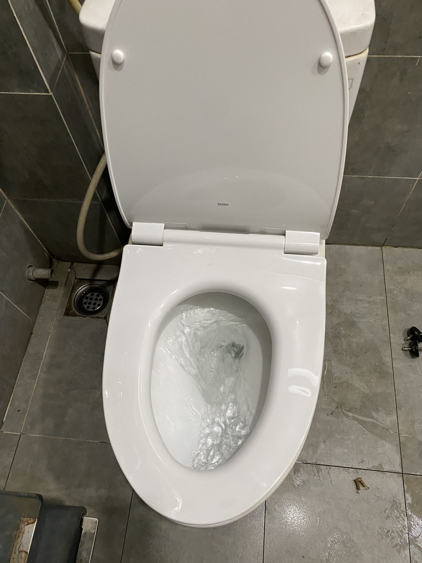 Đánh giá sản phẩm Nắp bồn cầu đóng êm TOTO TC600VS (T8)