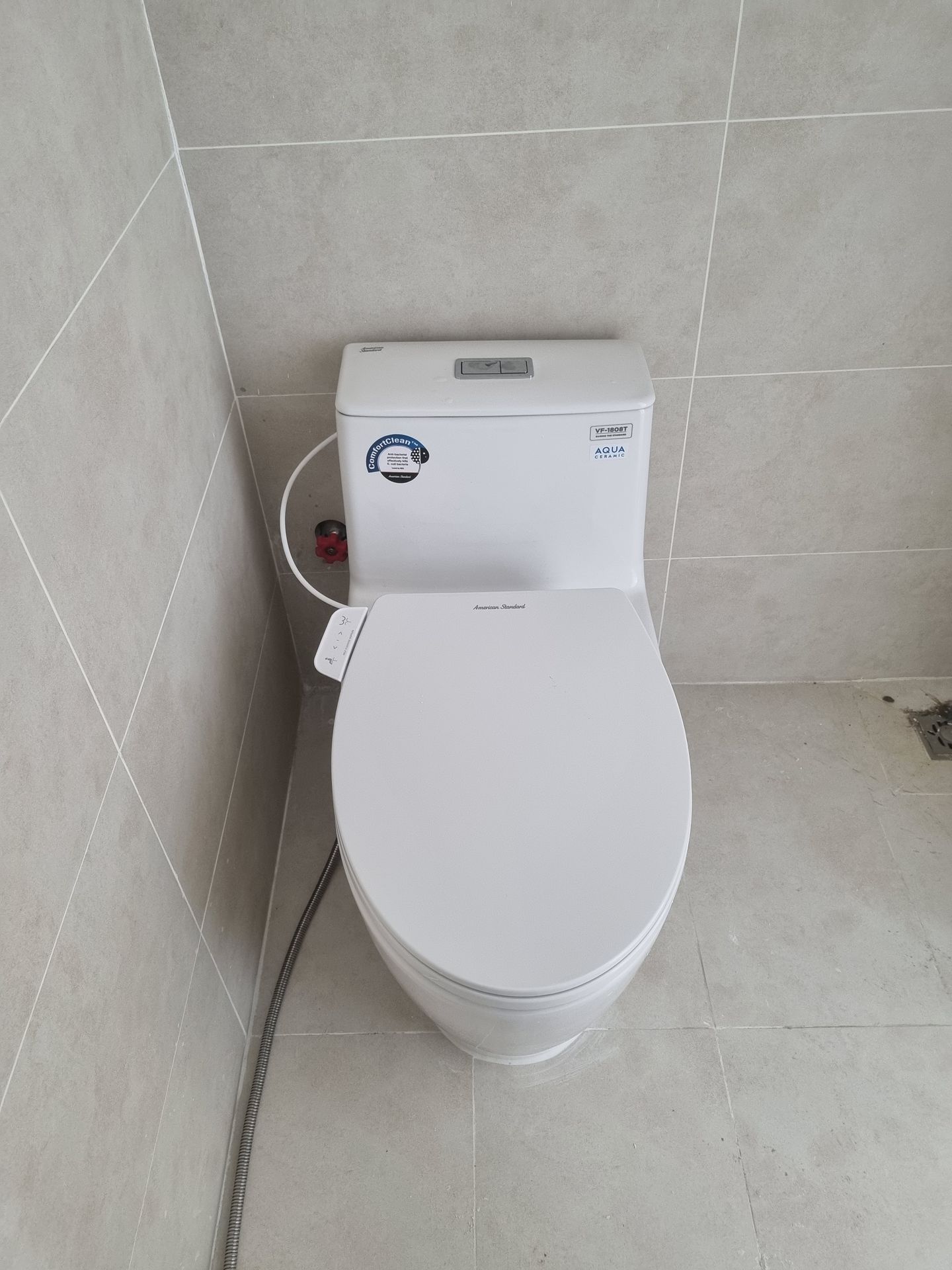 Đánh giá sản phẩm Bồn cầu 1 khối American Standard VF-1808TSW (VF1808TSW) nắp rửa cơ M4A839