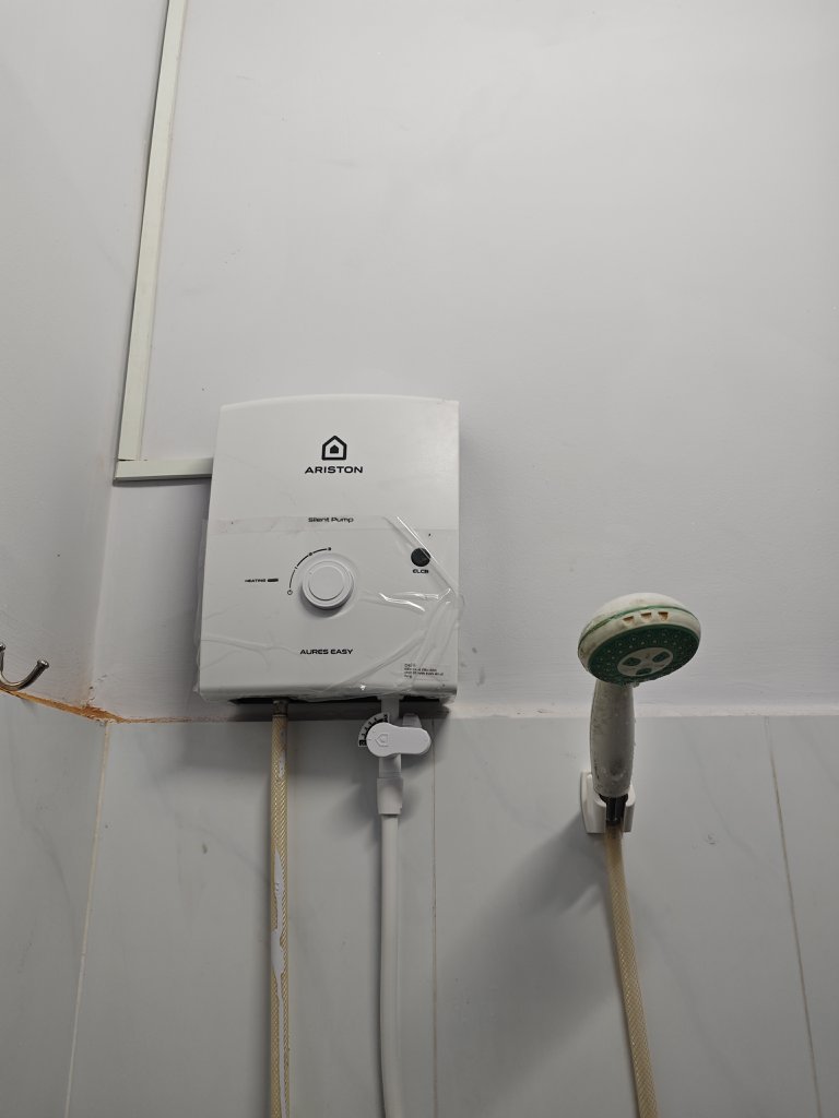 Đánh giá sản phẩm Máy nước nóng trực tiếp Aures Easy Ariston