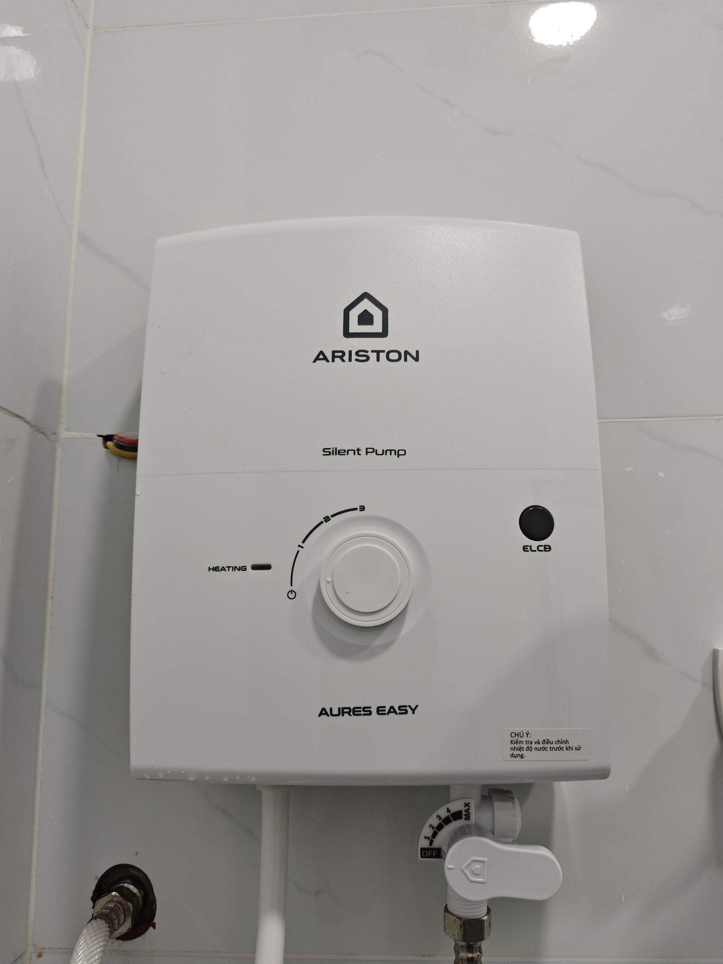 Đánh giá sản phẩm Máy nước nóng trực tiếp Aures Easy Ariston