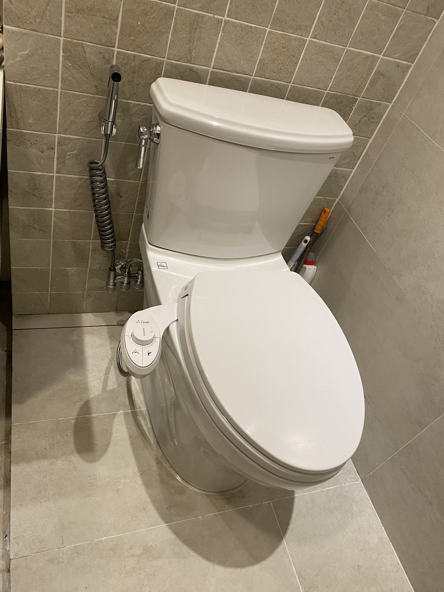 Đánh giá sản phẩm Bồn cầu 2 khối TOTO CS986GT2 nắp đóng êm TC393VS