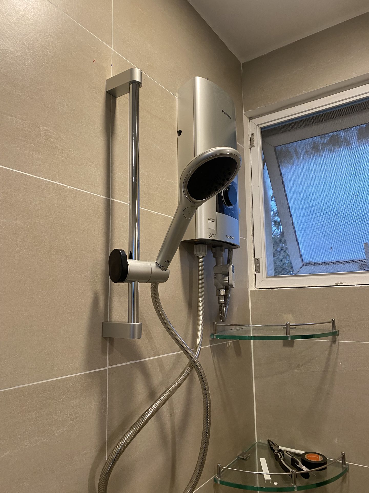 Đánh giá sản phẩm Máy nước nóng trực tiếp Panasonic 4.5kW DH-4NS3VS