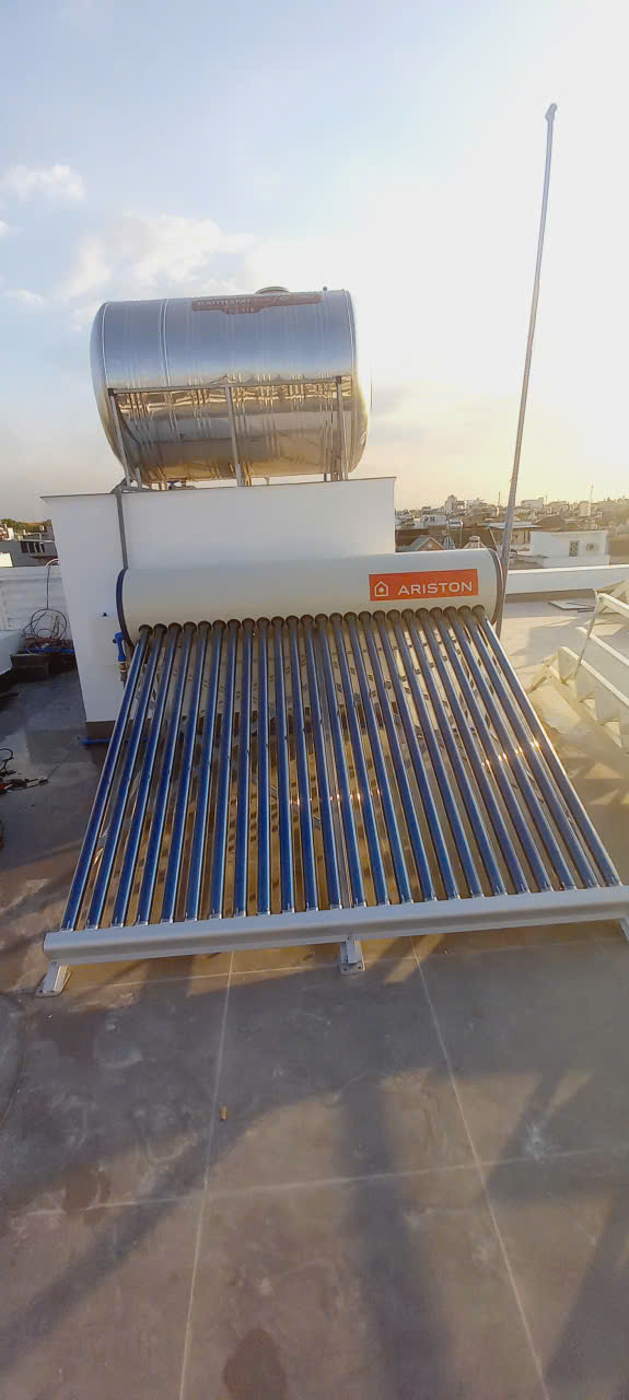 Đánh giá sản phẩm Máy nước nóng năng lượng mặt trời dạng ống Ariston ECO TUBE