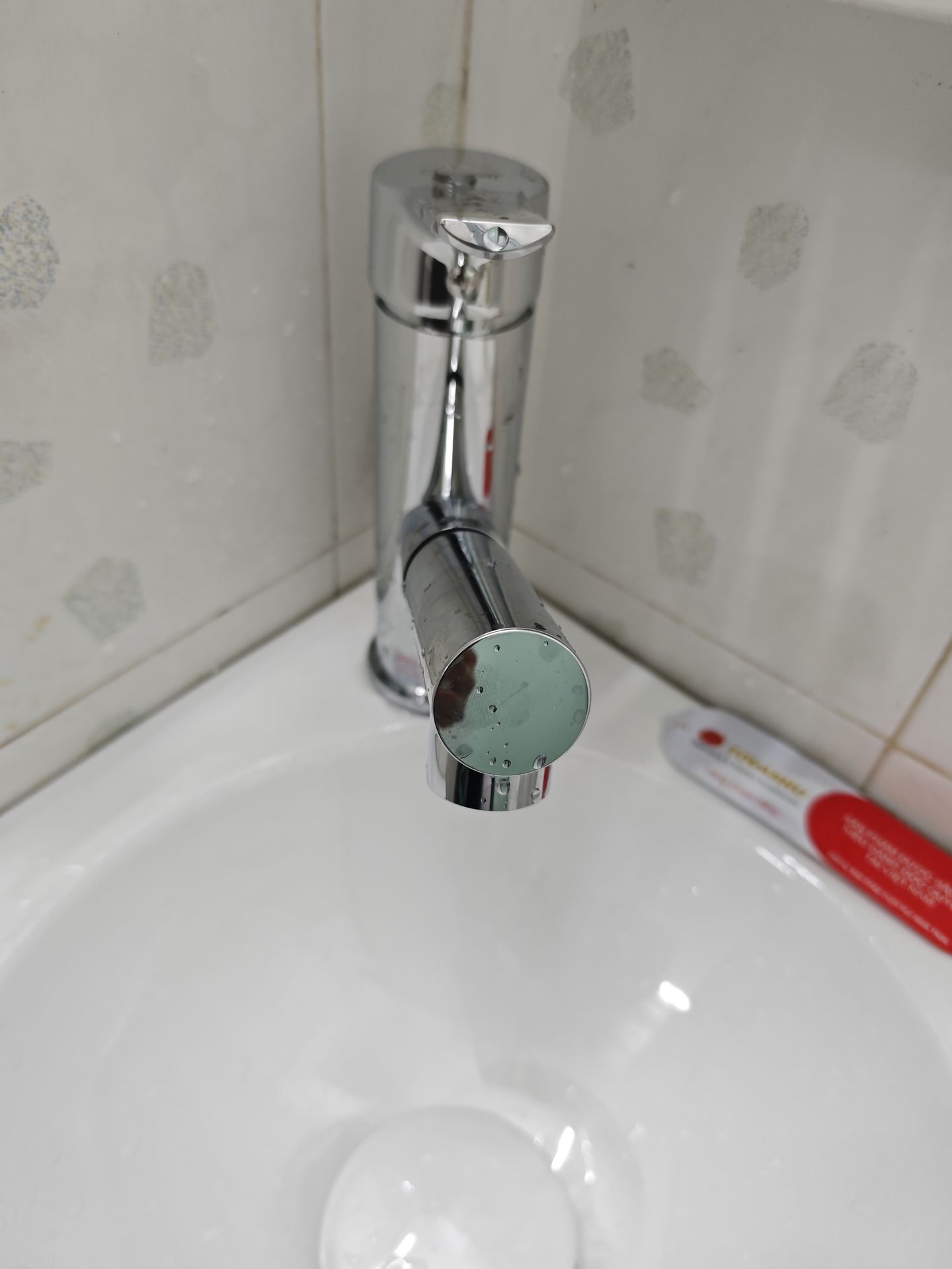 Đánh giá sản phẩm Chậu rửa lavabo treo tường đặt góc Caesar L2014