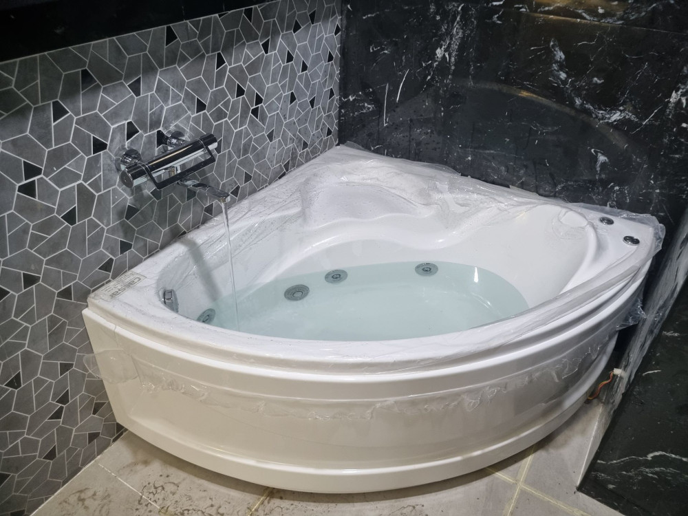 Đánh giá sản phẩm Bồn tắm chân yếm đặt góc 1m2 massage Caesar MT5120
