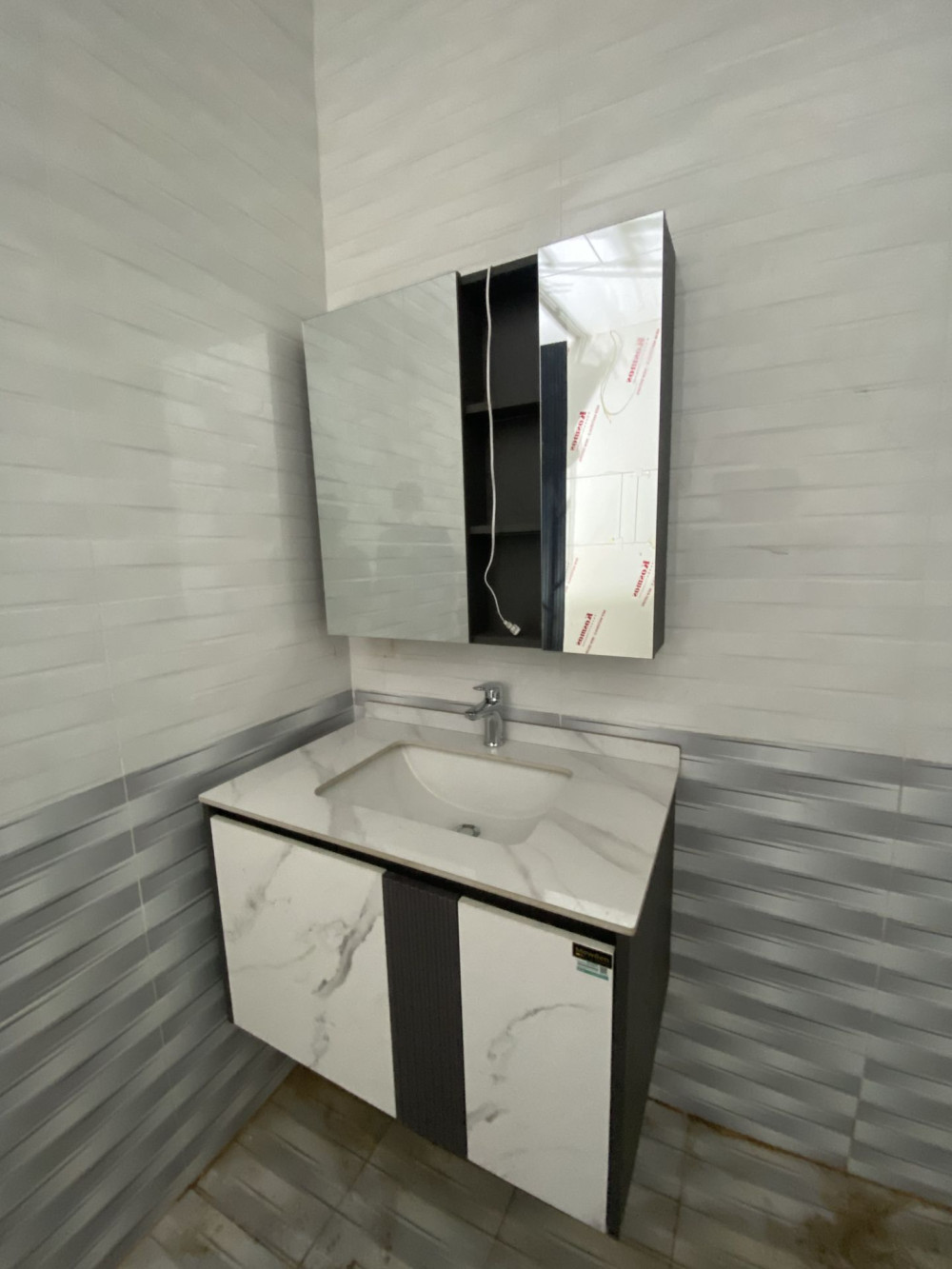 Đánh giá sản phẩm Bộ tủ chậu và tủ gương led size 800mm MOWOEN MW6637-80