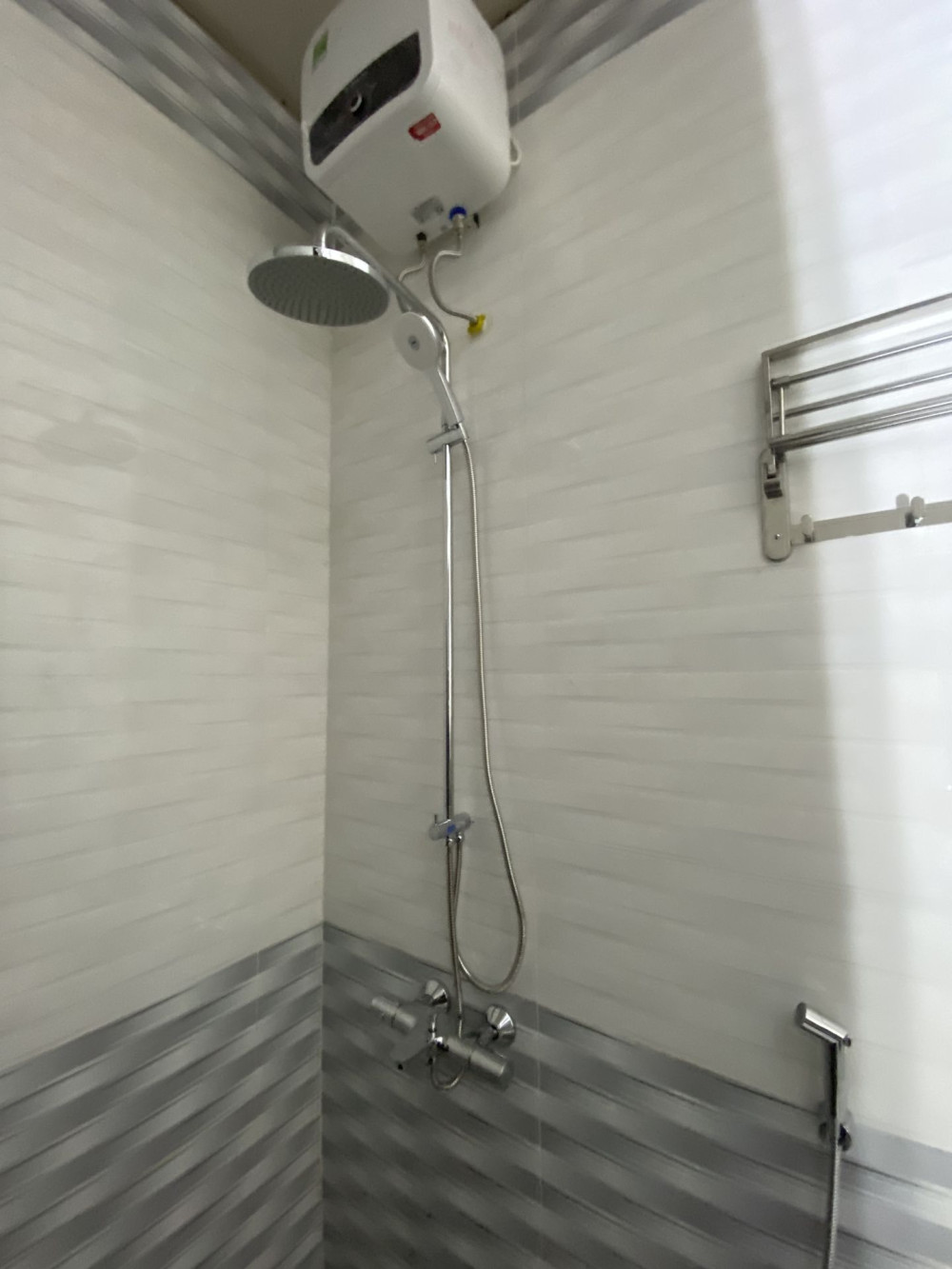 Đánh giá sản phẩm Sen cây tắm đứng tách rời INAX BFV-CL2 (BFVCL2)