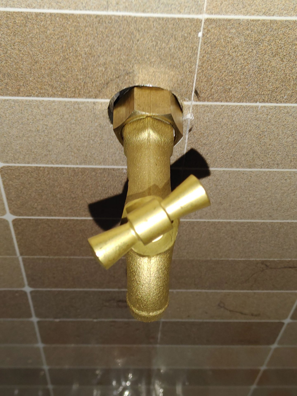 Đánh giá sản phẩm Vòi nước lạnh gắn tường Caesar W035