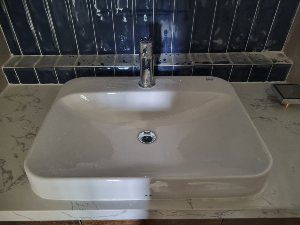 Đánh giá sản phẩm Chậu rửa lavabo đặt bàn TOTO LT5616C