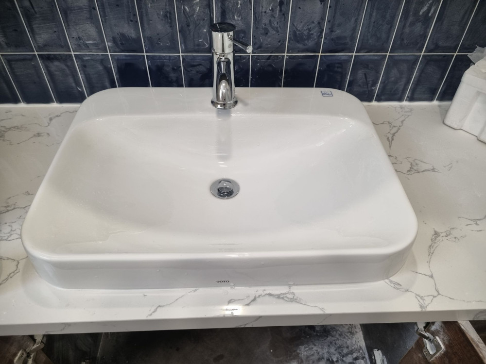 Đánh giá sản phẩm Chậu rửa lavabo đặt bàn TOTO LT5616C