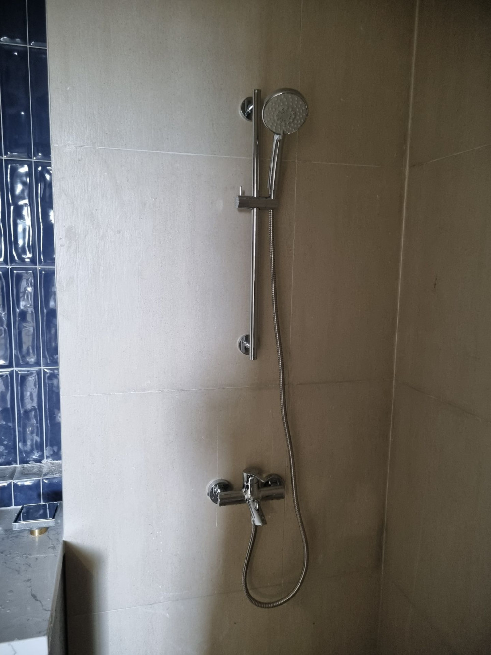 Đánh giá sản phẩm Thanh trượt sen tắm TOTO TBW01016B (659 mm)