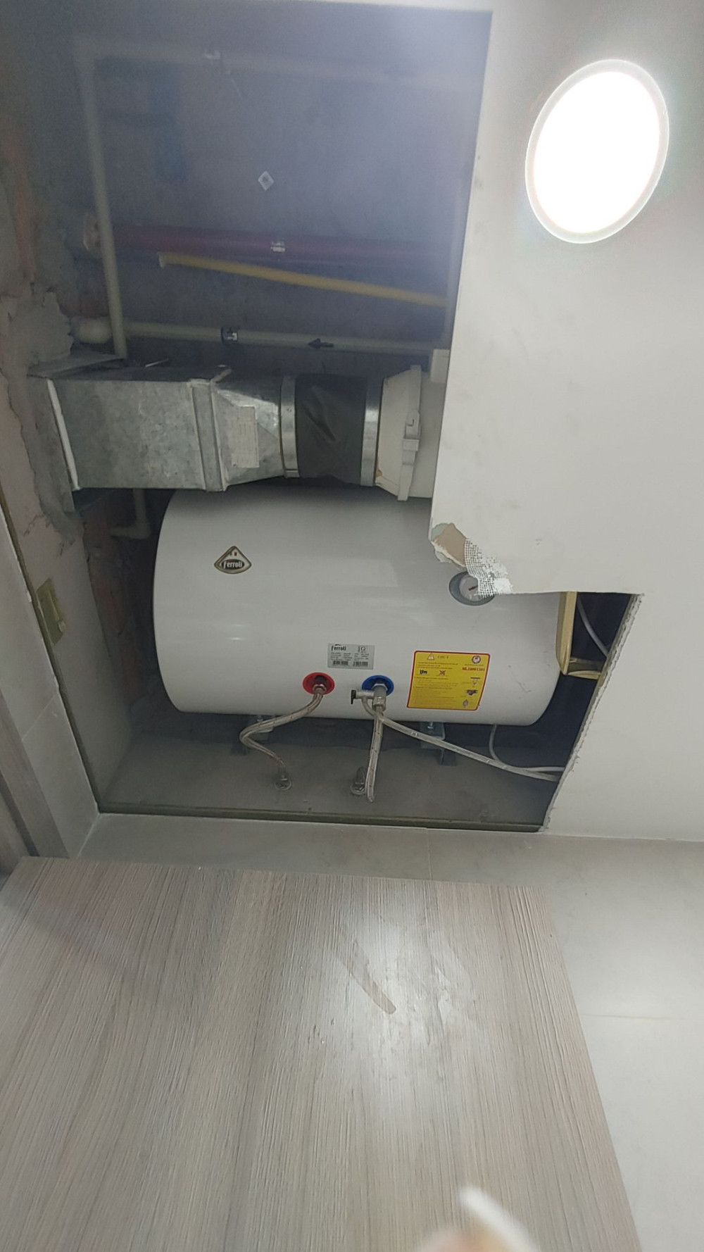 Đánh giá sản phẩm Máy nước nóng gián tiếp Ferroli Aqua E thể tích lớn chống giật