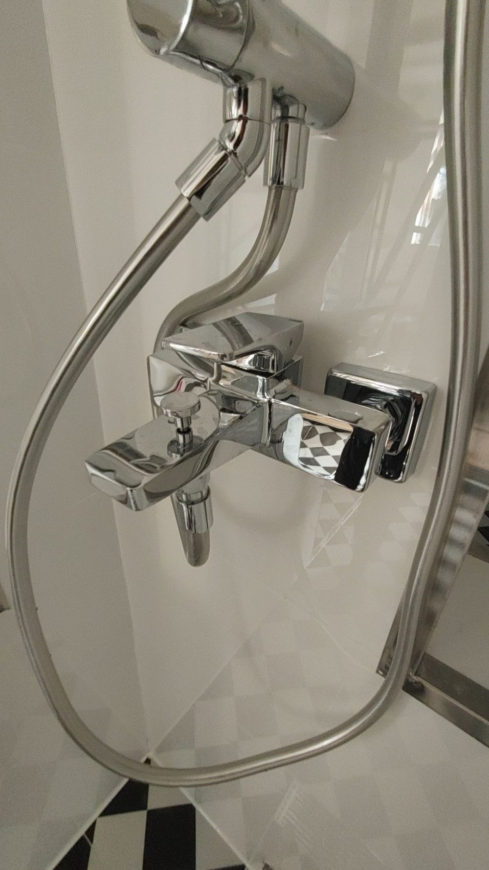 Đánh giá sản phẩm Củ sen tắm nóng lạnh TOTO TVSM110RUR