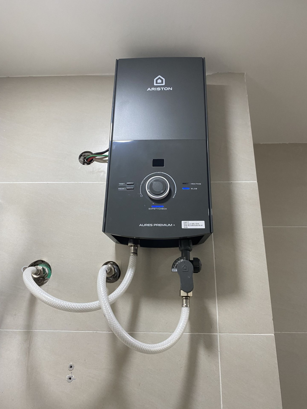 Đánh giá sản phẩm Máy nước nóng trực tiếp Aures Premium+ Ariston