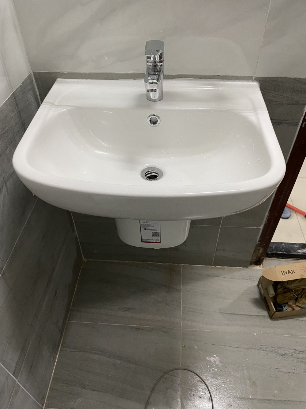 Đánh giá sản phẩm Chậu lavabo treo tường COTTO C0141/C4241 chân lửng Brio