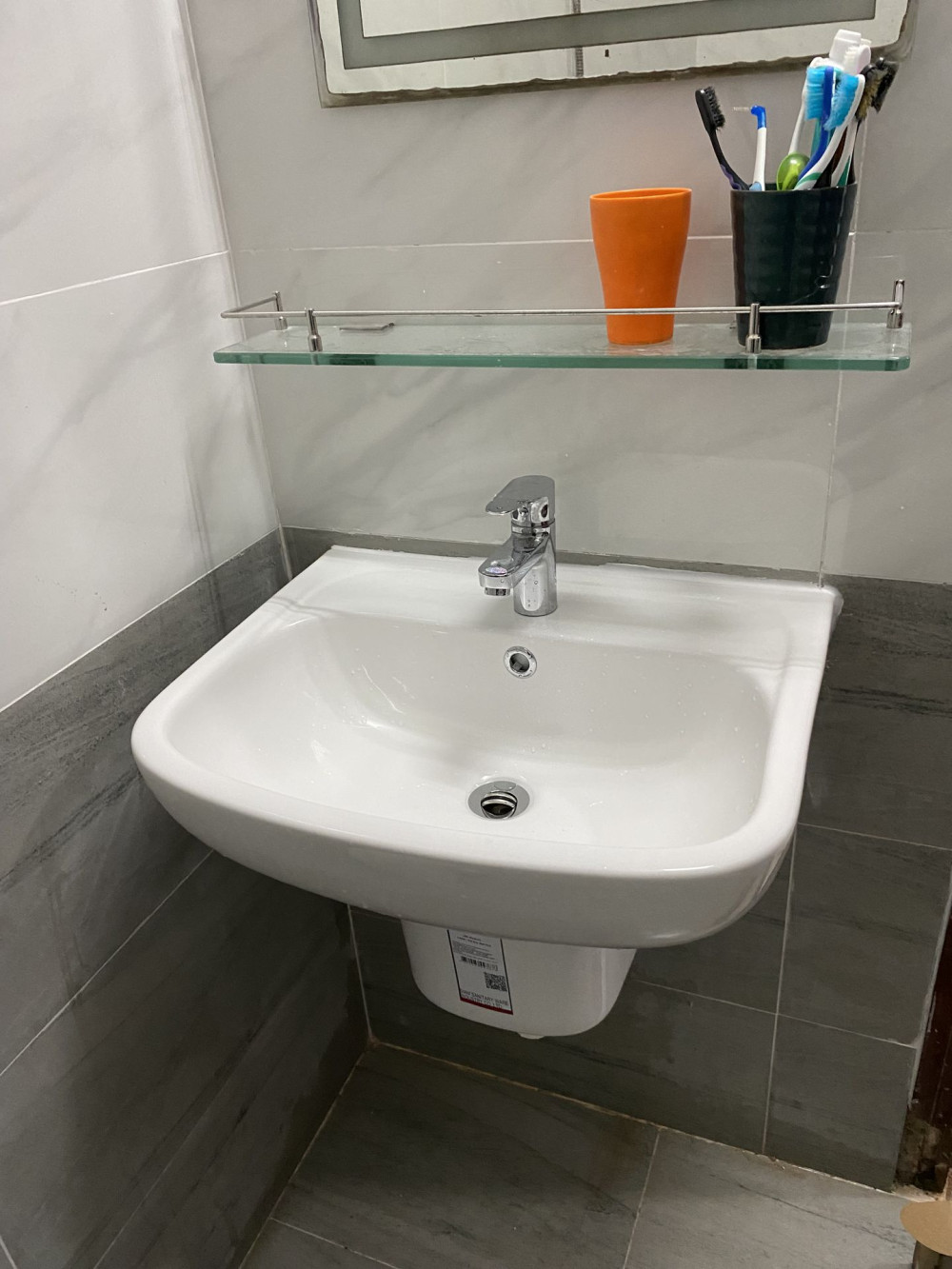 Đánh giá sản phẩm Chậu lavabo treo tường COTTO C0141/C4241 chân lửng Brio