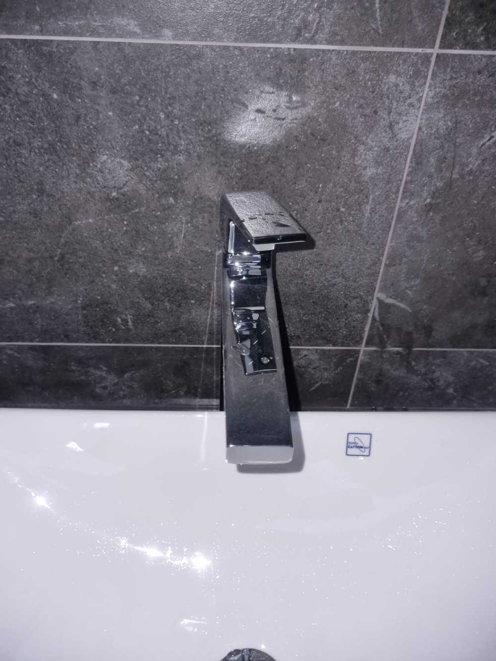 Đánh giá sản phẩm Vòi lavabo nóng lạnh GB TOTO TLG10305V